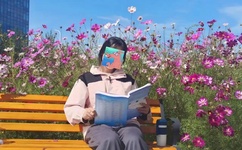 女学生在公交车上上演疯狂输出